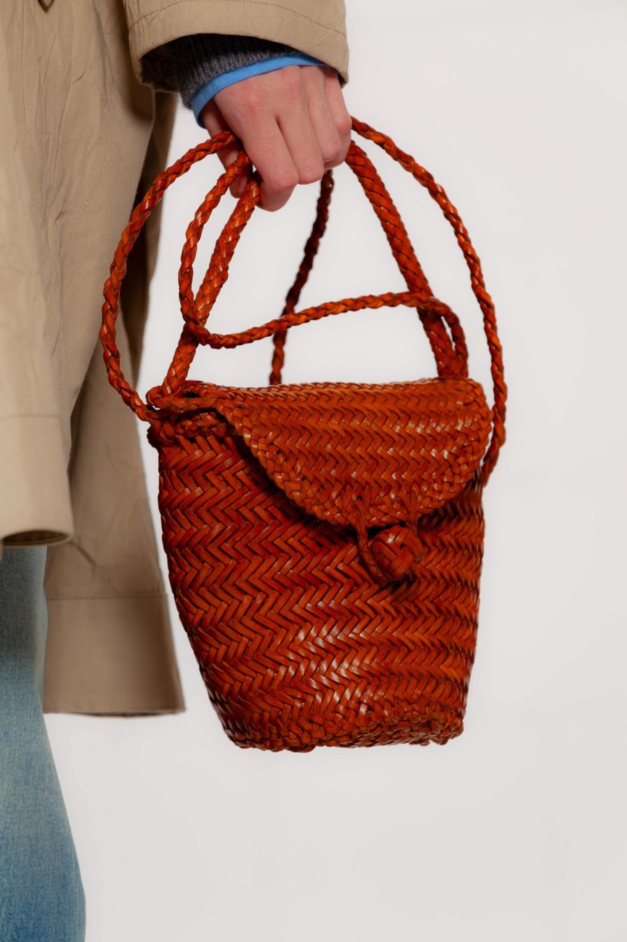 Il Etait un Fil Jane Camel Woven Leather Wicker Basket Bag Wholesale